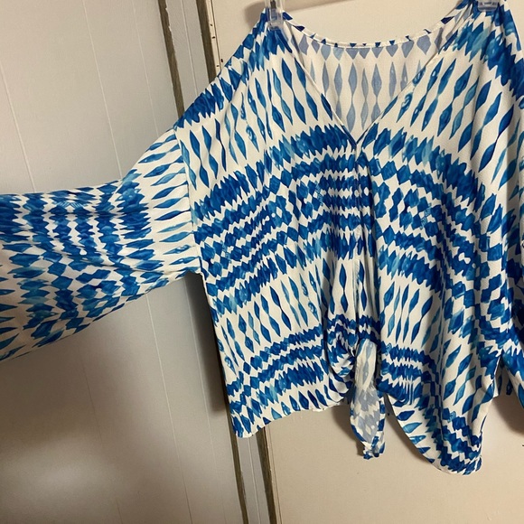 Flowy 3/4 sleeve shirt - Picture 2 of 3